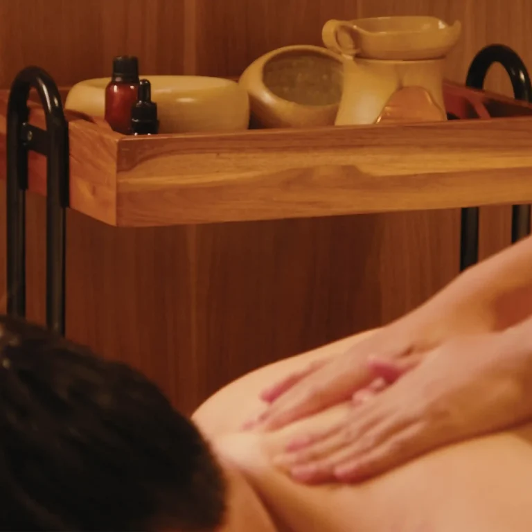 Benefits of Aromatherapy Massage for Better Sleep