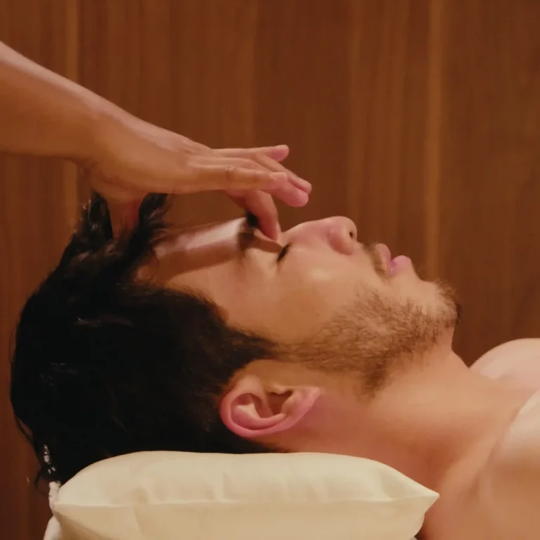 Benefits of Head and Shoulder Massage for Office Workers