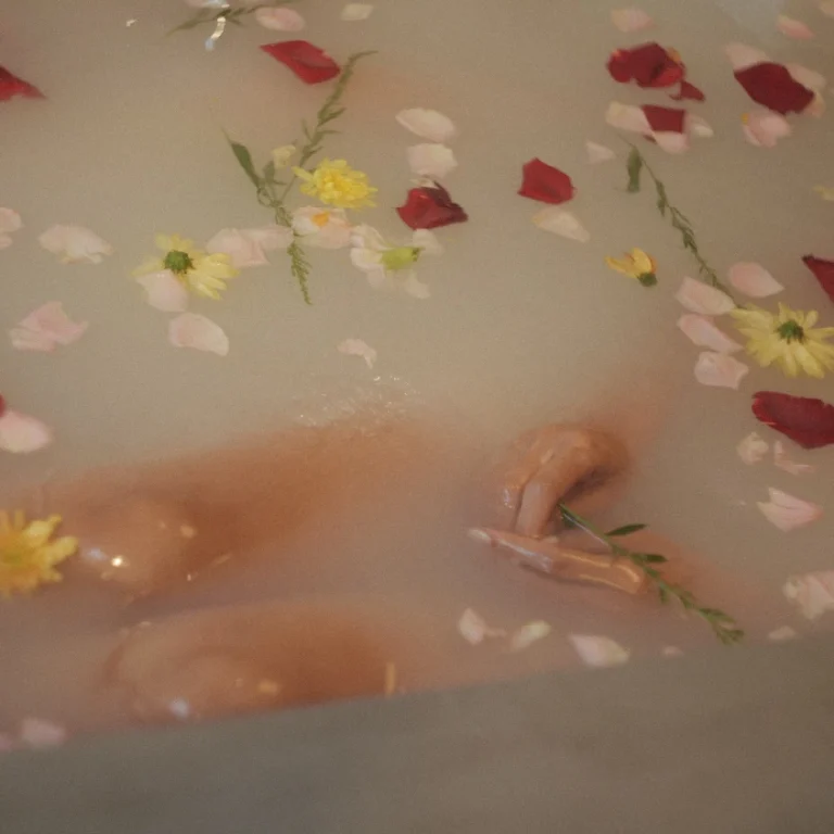 Recommended Spa Treatments Based on the Female Monthly Cycle