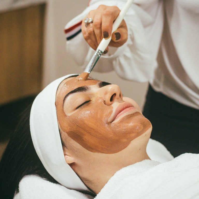 10 Fungsi Facial: Rahasia Kulit Glowing & Awet Muda